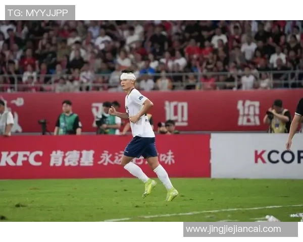 足球球星缠绷带背后的故事：伤痛与坚韧并肩同行的奋斗历程